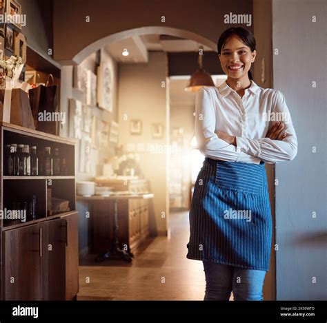 Female Waitress Customers Hi Res Stock Photography And Images Alamy