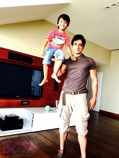 Sonu sood is a popular bollywood actor who plays mostly negative roles in films. Sonu Sood with Farah Khan son Czar photo - Sonu Sood with ...