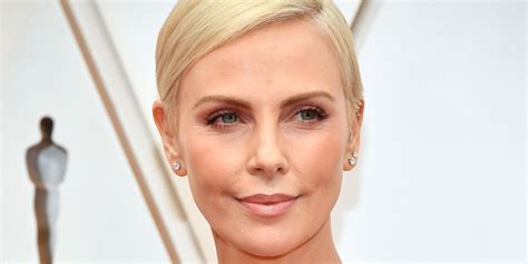 Charlize Theron Shares A Star Studded Selfie From Oscars 2020 2020