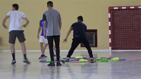 Los relevos se caracterizan porque todos los miembros de un equipo realizan una misma actividad. Carrera de relevos, tres en raya - 00009 | Carrera de ...