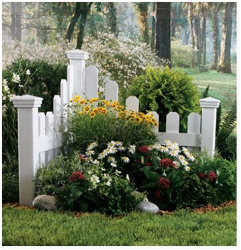 You can place it at the edge of your backyard to. Un coin de jardin | Garden yard ideas, Garden, Lawn and garden