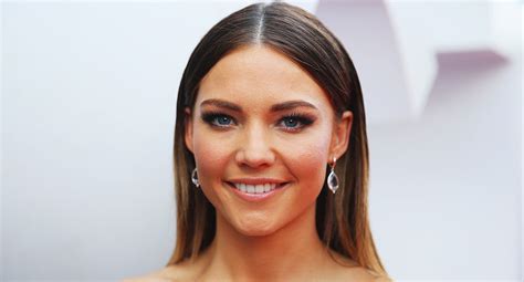 Bachelor Star Sam Frost Goes On A Rant About Men Who Follow Hot Naked