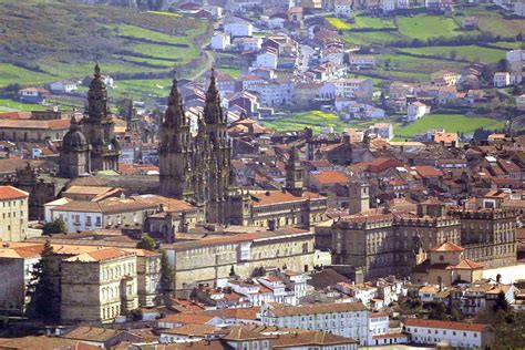 Más de 25.000 viviendas de más de 25 bancos. Gastronomic getaway in Santiago de Compostela - Santiago ...