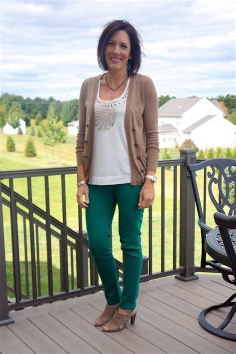 Fashion Over 40 Daily Mom Style Cyndi Spivey Fashion Over 40 Kelly Green Pants Summer