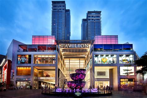 Considered to be the mecca of fashionistas, the pavilion kuala lumpur mall can be called the cornerstone of the shopping district of bukit bintang. Tips Shopping Di Pavilion Mall Kuala Lumpur