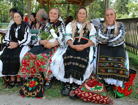 trajes típicos rumanos y vestimenta típica de rumanía