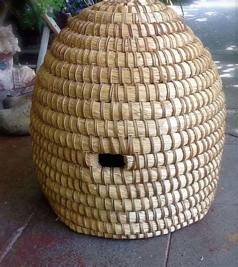 How To Build A Bee Skep Bee Skep Bee Keeping Bee Hive