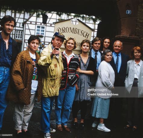 Group Photo Of The Actors From The Zdf Programme Diese Drombuschs