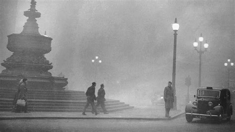 On 5 december 1952 a fog spread over london which the inhabitants of the city would not forget for a long time. BBC World Service - Witness, Great London Smog of 1952