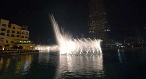 Village Of Fun Amazing Water Fountain Of Burj Dubai Lake