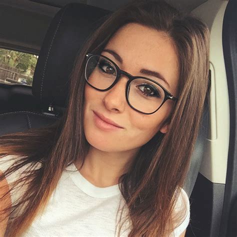 Hot Girls Wearing Glasses Pics