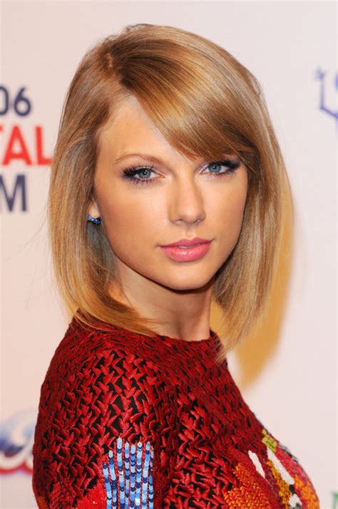 Taylor Swift Haircuts 30 Taylor Swift S Signature Hairstyles Haircuts And Hairstyles 2021