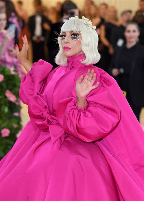 Lady Gagas Platinum Blond Bob With Hair Bows In 2019 Lady Gagas Best Beauty Looks Of All