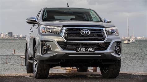 2019 Toyota Hilux Sr And Sr5 Earn New Front Styling Chasing Cars