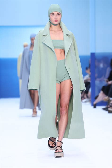 6 Spring 2023 Fashion Week Trends From The Runway To Update Your