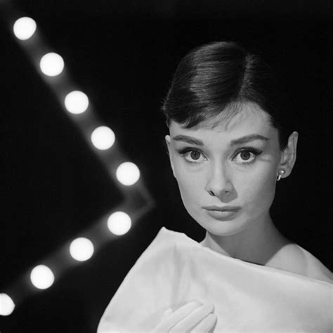Audrey Hepburn Porträt 1956 Bild Kaufen Verkaufen