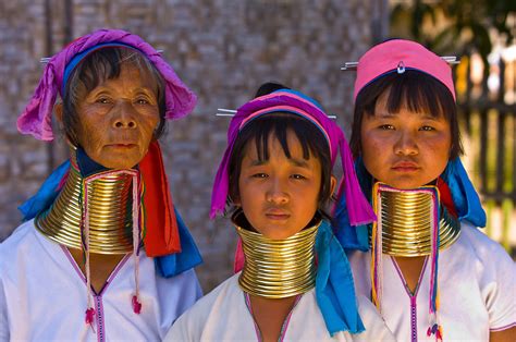 Long Necked Padaung Tribe Women Wearing Neck Rings Nyaungshwe Shan