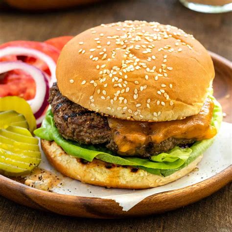 How To Grill A Burger Perfectly Every Time Burger Toppings Perfect Rezfoods Resep Masakan