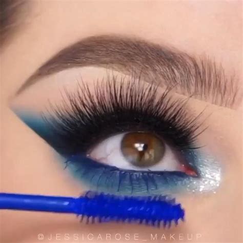 Blue Vibes Makeup Tutorial 💙 [video] Imágenes De Maquillaje De Ojos Maquillaje De Ojos Retro