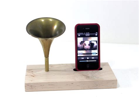 The Horn A Phone Ihorn Portable Iphone Acoustic Speaker Horn