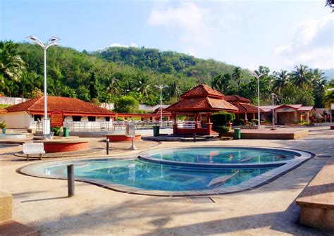 Homestay adalah tempat perhotelan dan penginapan yang popular di mana pengunjung berkongsi tempat tinggal dengan penduduk bandar yang mereka kunjungi. Senarai Tempat Pelancongan Menarik Di Kedah, Malaysia ...