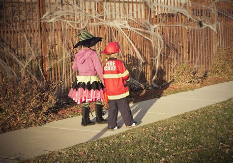 5 Trick Or Treat Tips For Parents This Halloween Chicago Parent