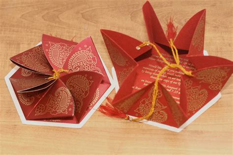 Form glitters to florals, we have got you covered. Creative Hindu wedding card for your marriage Invitation, #weddinginvite #weddi… | Hindu wedding ...