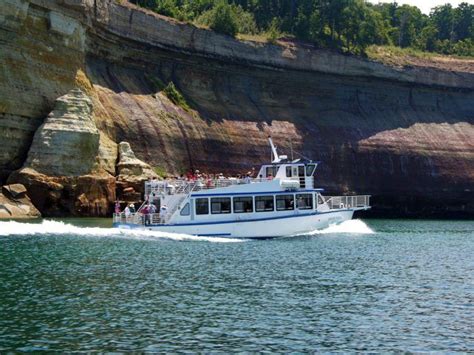 5 Embark On A Fascinating Boat Tour At Pictured Rocks Michigan Road