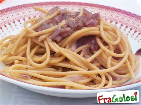 Bigoli in salsa ricetta veneta ricetta con pochi ingredienti poveri, dalla bontà sopraffina, vino consigliato chardonnay ingredienti: BIGOLI ALLA VENEZIANA - PIATTI TIPICI VENETI - Ricetta di ...