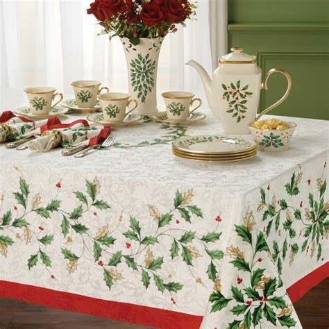 The festive lenox holly design has become one of the most familiar and beloved family traditions of the holiday season. LENOX HOLIDAY HOLLY CHRISTMAS TABLECLOTH VARIOUS SIZES | eBay
