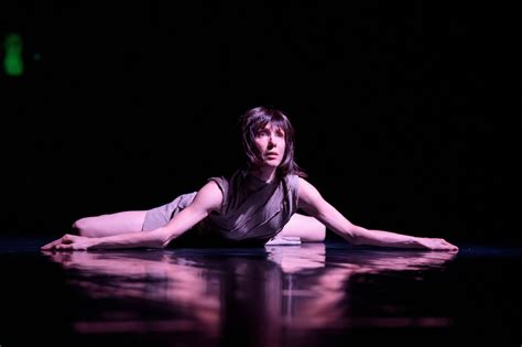 Review Sylvie Guillem Says Goodbye Her Way The New York Times