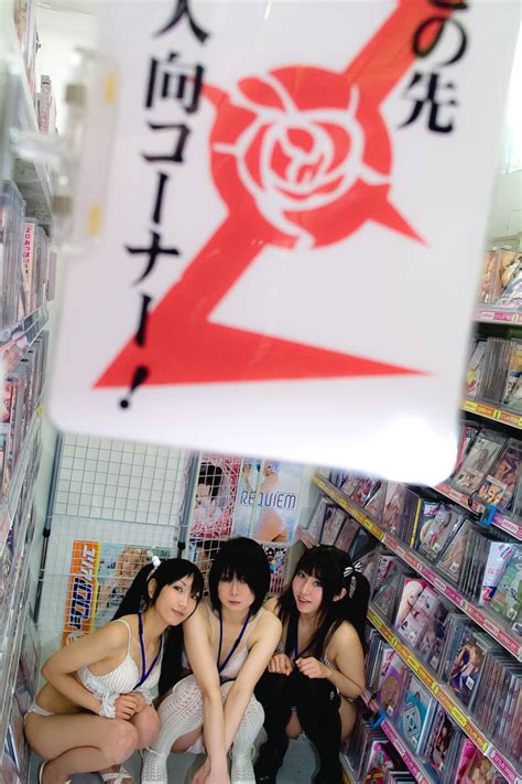 Lenfried Ushijima Iiniku Highres Photo Medium 3girls Asian Bra Japan Multiple Girls