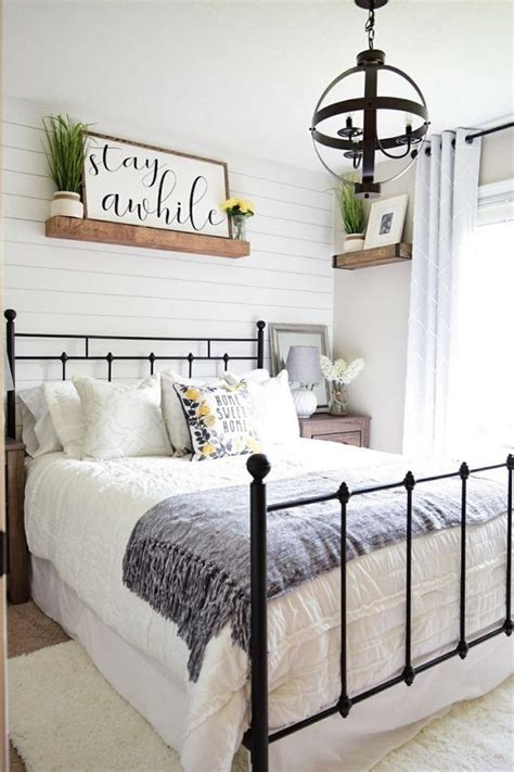 25 Beautiful Farmhouse Bedroom Decor Ideas Shelterness