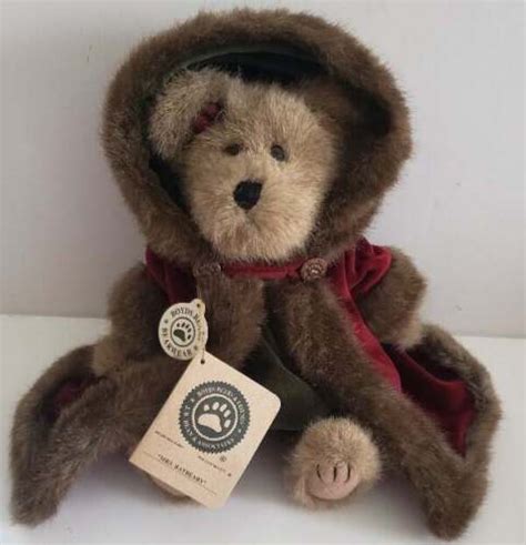 Boyds Bears Mrs Bayberry Jointed Bean Filled In Fur Trimmed Cape New