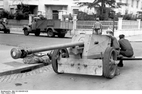 Photo German Crew Of A 75 Cm Pak 40 Anti Tank Gun Resting In An