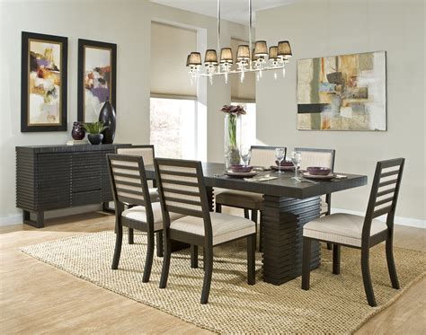 This dining room brings high style with a stunning chandelier that is absolutely breathtaking. Stunning Summer Formal Dining Room - HomesFeed