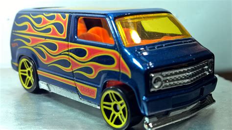 Hot Wheels Custom 77 Dodge Van Hw Flames 5 Pack 2017 Juegos