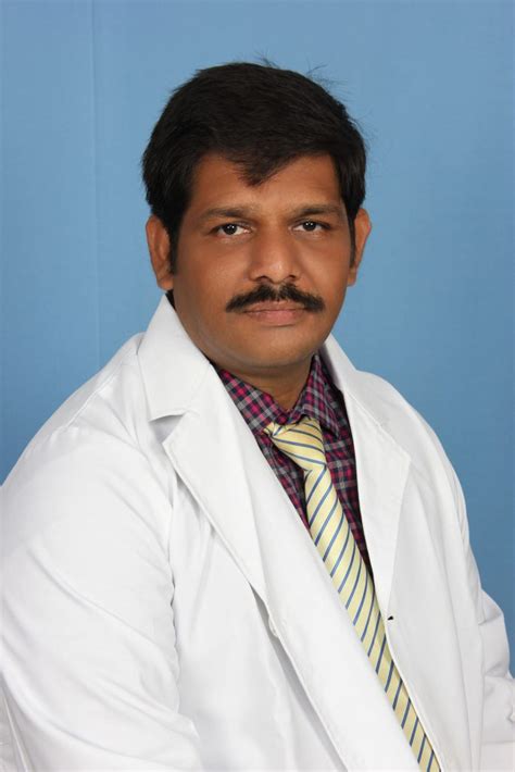 About Dr Praveen Praveen