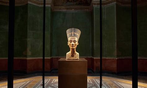 The Bust Of Nefertiti In The Neues Museum Berlin Archaeology Travel