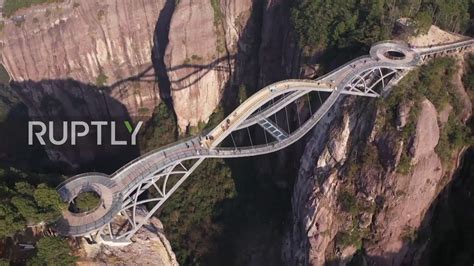 Breathtaking Double Deck Bridge Becomes Hot Chinese Tourist Attraction