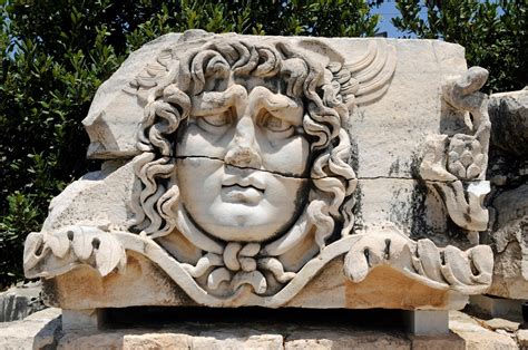 El Templo De Apolo Y Su Oráculo En Dídima Turquía Ser Turista