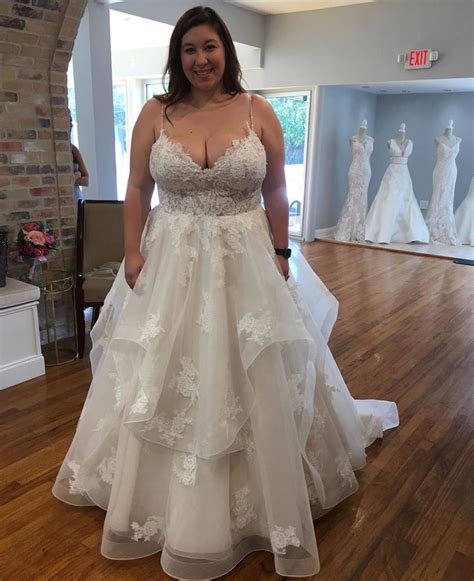 20 gorgeous plus size wedding dresses. Pin by Alexa Webb on Cloths | Plus size wedding, Wedding ...