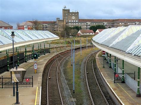 Tynemouth Metro Station © Andrew Curtis Cc By Sa20 Geograph