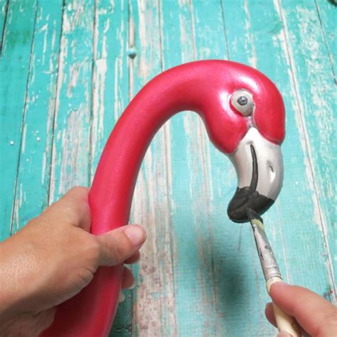Make Flamingo Planters For Your Summer Decorating