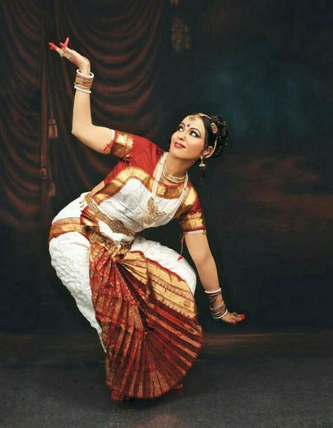 Pin By Komova Olga On Divine Dance Indian Classical Dancer Indian Classical Dance Dance Poses