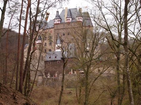 Burg Eltz Eltz Castle Germany History Photos And Stories