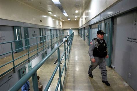 Texas Prison Guard Dies After Being Hospitalized With Covid 19