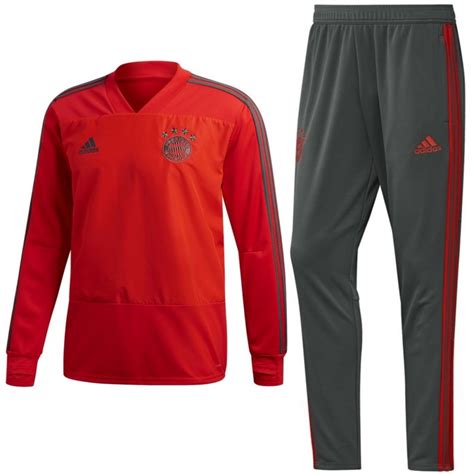 La struttura in ripstop resistente mantiene la forma. Tuta da allenamento sweat Bayern Monaco 2018/19 - Adidas ...