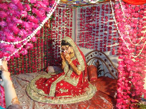 Special moments need special ideas for decoration, that is why we brought to you these beautiful pictures. Asian Wedding Blog: Jugnu Wasim makeup
