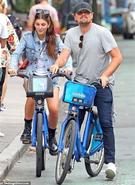 Ma non sul red carpet. Leonardo DiCaprio and Camila Morrone enjoy a bike ride and ...
